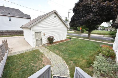 2102 Walnut St, Milwaukee WI 53205-1422 exterior