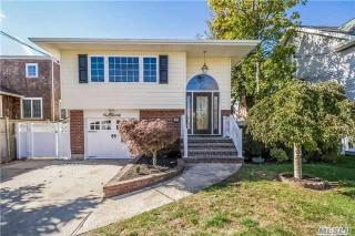 120 Araca Rd, Babylon NY  11702-4425 exterior