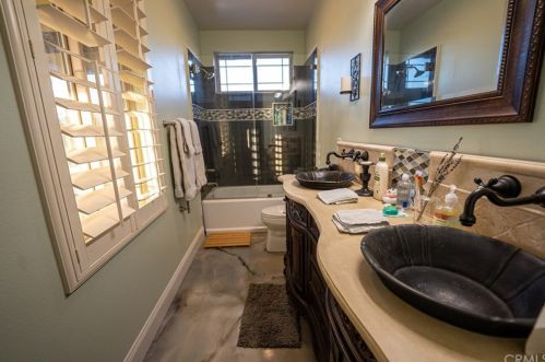 17585 Mariposa Ave, Riverside CA 92508-9442 exterior