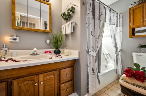 2042 15 Ave, Broadview IL 60153-1205 exterior