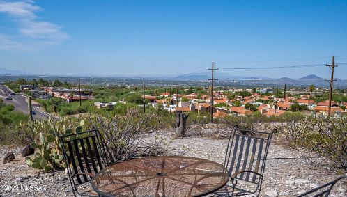 5860 Swan Rd, Tucson AZ 85718-5433 exterior