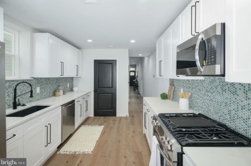 404 Dickinson St, Philadelphia PA  19147-6517 exterior