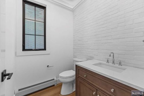 380 Lincoln Ave, Cliffside Park NJ 07010-1822 exterior