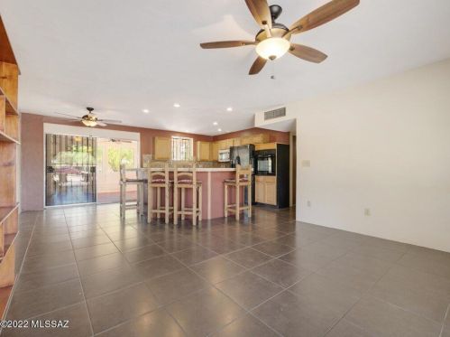 8062 Scarlett St, Tucson, AZ 85710-4112