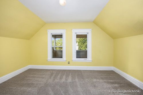 818 Paris Ave, Grand Rapids MI 49546-8314 exterior