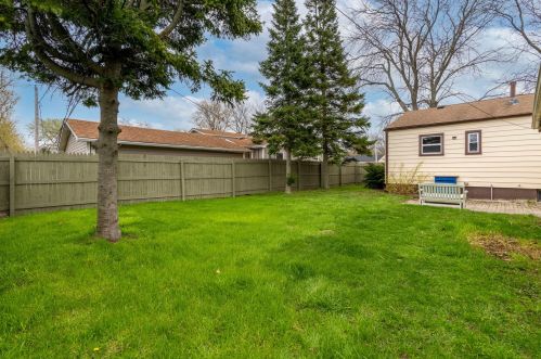 2832 Shoshone Rd, Waukegan IL 60087-3612 exterior