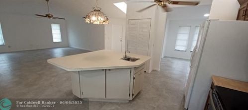 2571 Westmoreland Blvd, Fort Pierce FL  34952-5382 exterior