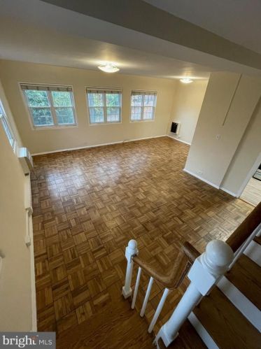 1318 Martha Custis Dr, Alexandria VA  22302-2025 exterior