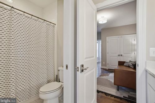 6031 Florence Ln, Alexandria VA 22310-2209 exterior