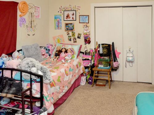 940 Mcreynolds Ave, Grand Rapids MI 49504-4439 exterior