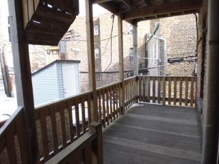 734 Grace St, Chicago IL  60613-4101 exterior