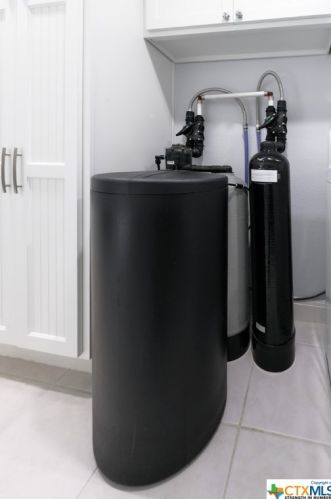 9515 Maverick Pt, San Antonio TX 78240-4049 exterior