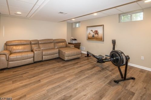 10 Marion Ln, Scotch Plains NJ 07076-2925 exterior