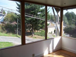 2107 54th St, Seattle WA  98103-6220 exterior