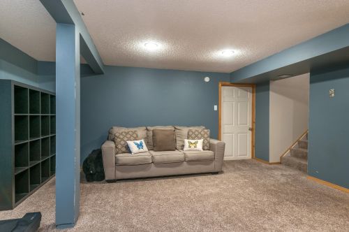 1233 Vly St, Chaska MN 55318-2425 exterior