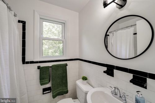 6928 Westhampton Dr, Alexandria VA 22307-1528 exterior