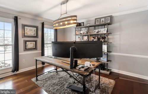 19840 Meredith Dr, Rockville MD 20855-2426 exterior