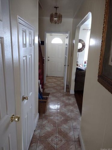 3359 Corsa Ave, Bronx NY 10469-2800 exterior