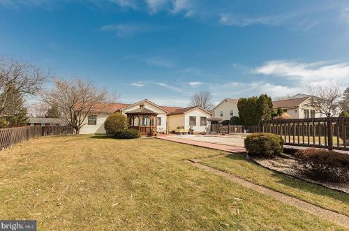 140 Longfellow Dr, Lancaster PA 17602-4048 exterior