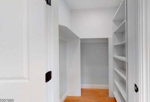 21 Fieldstone Dr, Livingston NJ  07039-3308 exterior