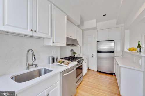 2815 Cathedral Ave, Washington DC 20008-4122 exterior