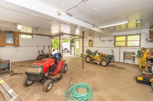 210 Geer Rd, Exeter CT 06249-2604 exterior