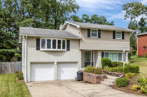 103 Greenlea Dr, Moon Twp, PA 15108-2609