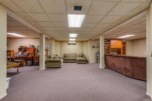 44 Hamlet Dr, Commack NY 11725-4438 exterior