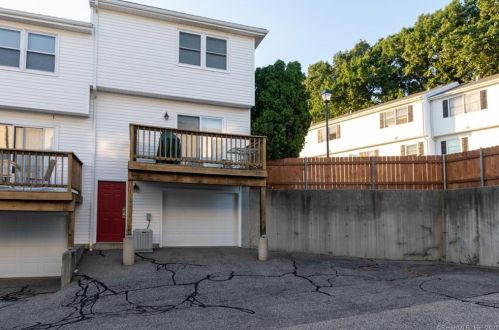 60 Commodore Cmns, Derby, CT 06418-2153