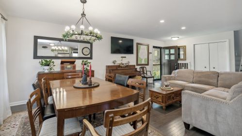 647 Lee Dr, Bull Valley IL 60014-7410 exterior