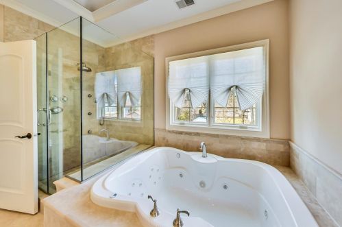 642 Euclid Ave, Elmhurst IL 60126-4338 exterior