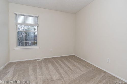 282 1st St, Rochester MI 48307-2600 exterior