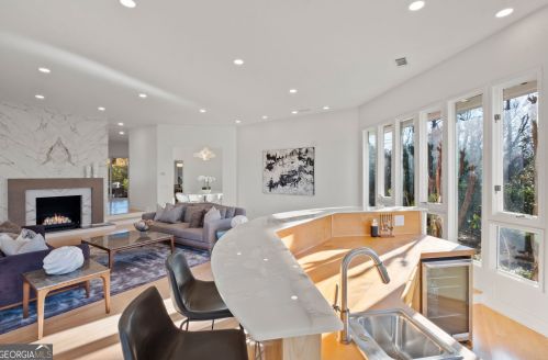 30 Chevaux Ct, Atlanta GA  30342-1944 exterior