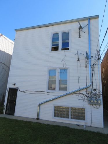 6110 Maplewood Ave, Chicago IL 60659-2804 exterior