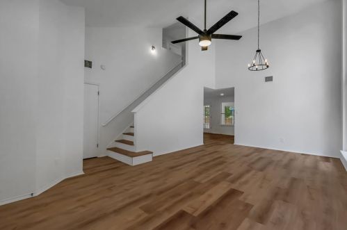 8800 Dandelion Trl, Austin TX  78745-8072 exterior