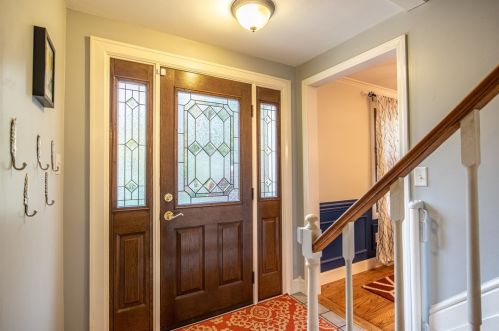 715 Presque Isle Dr, Pittsburgh, PA 15239-2638