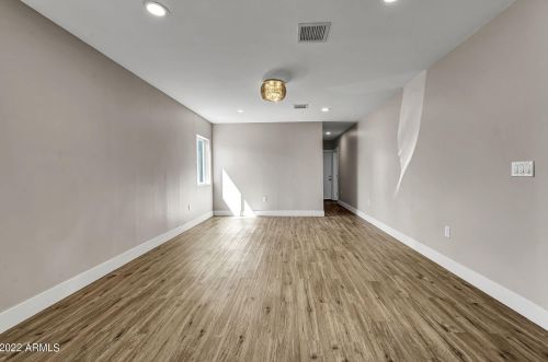 9440 9 Ave, Phoenix AZ 85021-3102 exterior