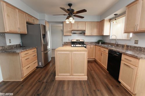 47793 Lexington Dr, Macomb Township MI 48044-2656 exterior