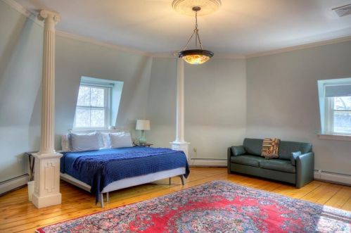 437 Bellevue Ave, Middletown RI 02840-4115 exterior