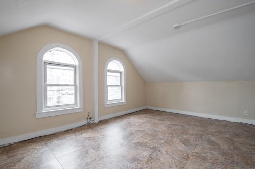 57 Fox St, Worcester MA 01604-4331 exterior