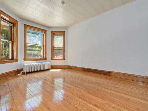 2008 Addison St, Chicago IL 60618-6102 exterior