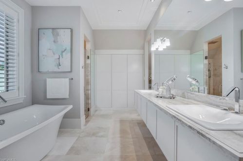 32 6 St, Naples FL 34102-0060 exterior