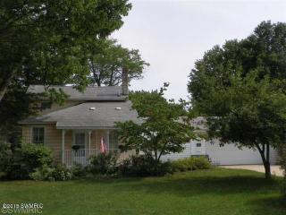107 Thompson St, Allegan, MI 49010-1438