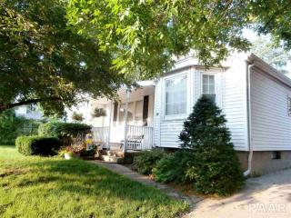1104 Janssen St, Pekin, IL 61554-4756