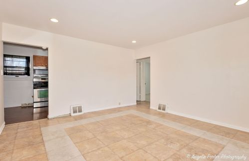 2124 Indian Rd, Waukegan IL 60087-4550 exterior