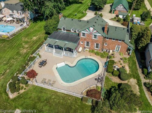 2703 Pointe Tremble Rd, Algonac MI 48001-4255 exterior