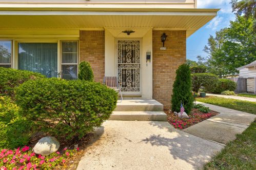 3370 93rd St, Milwaukee, WI 53222-3513