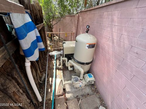 9151 Deer Trl Cir, Tucson AZ 85710-8034 exterior