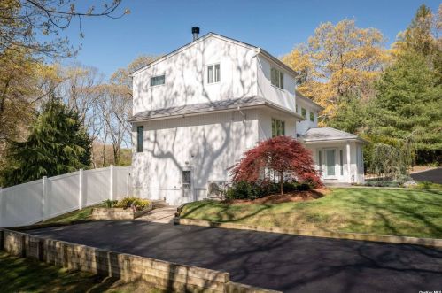 31 Craig Dr, Huntington Station NY 11746-4704 exterior