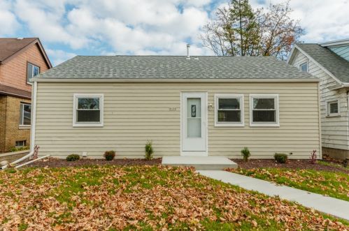 4886 Mohawk Ave, Milwaukee WI  53217-5426 exterior